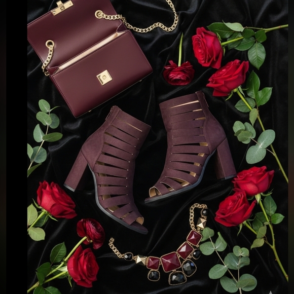 Sandals - Picture 1 of 16